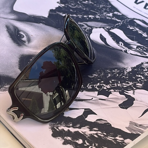 CHANEL SUNGLASSES - Picture 9 of 11